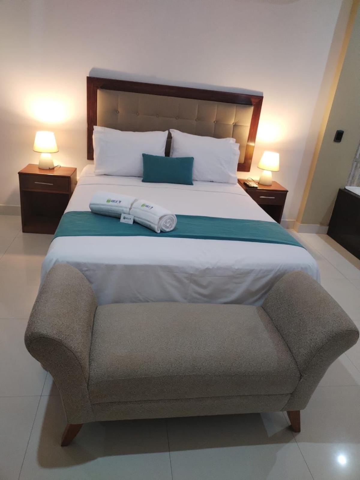 Vuelo 78 Hotel 塔拉波托 外观 照片